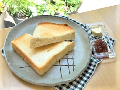 トースト　250円<br>食工房ゆいのもりのパンを使用。いちごジャム＆マーガリン付き。